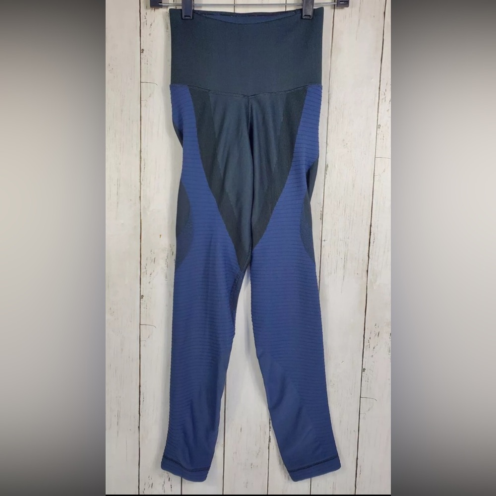 Nike zoned sculpt legging, small